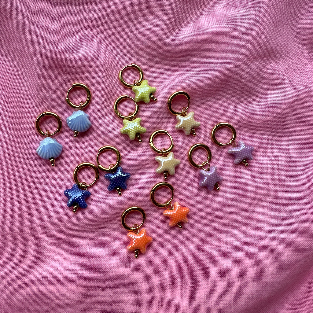 Lil’ lovelies  // Gold mini hoop with various colours