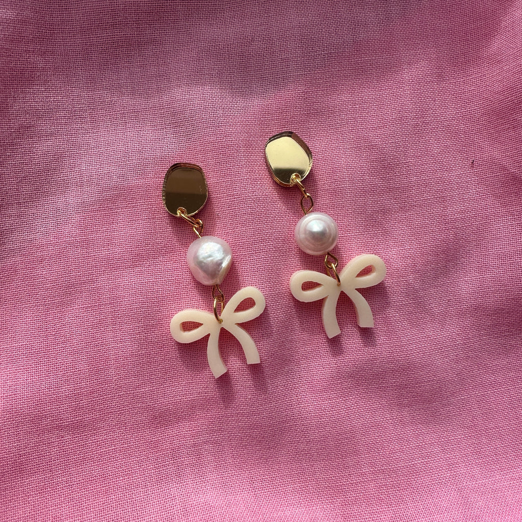 Beauty Bows // Cream and Gold